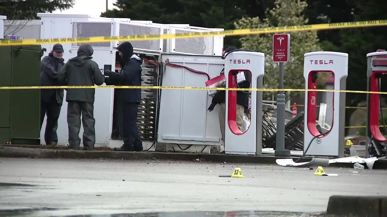 Tesla Şarj İstasyonunda Bombalı Saldırı!